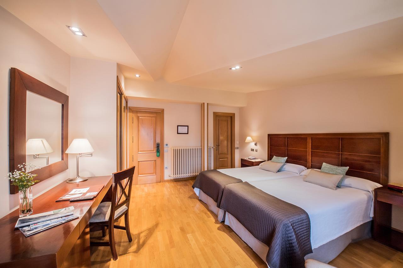 Hotel Villa Virginia Sabinanigo Luaran gambar